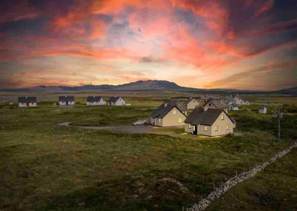 Pink Cottage Ballyconneely Buitenkant foto